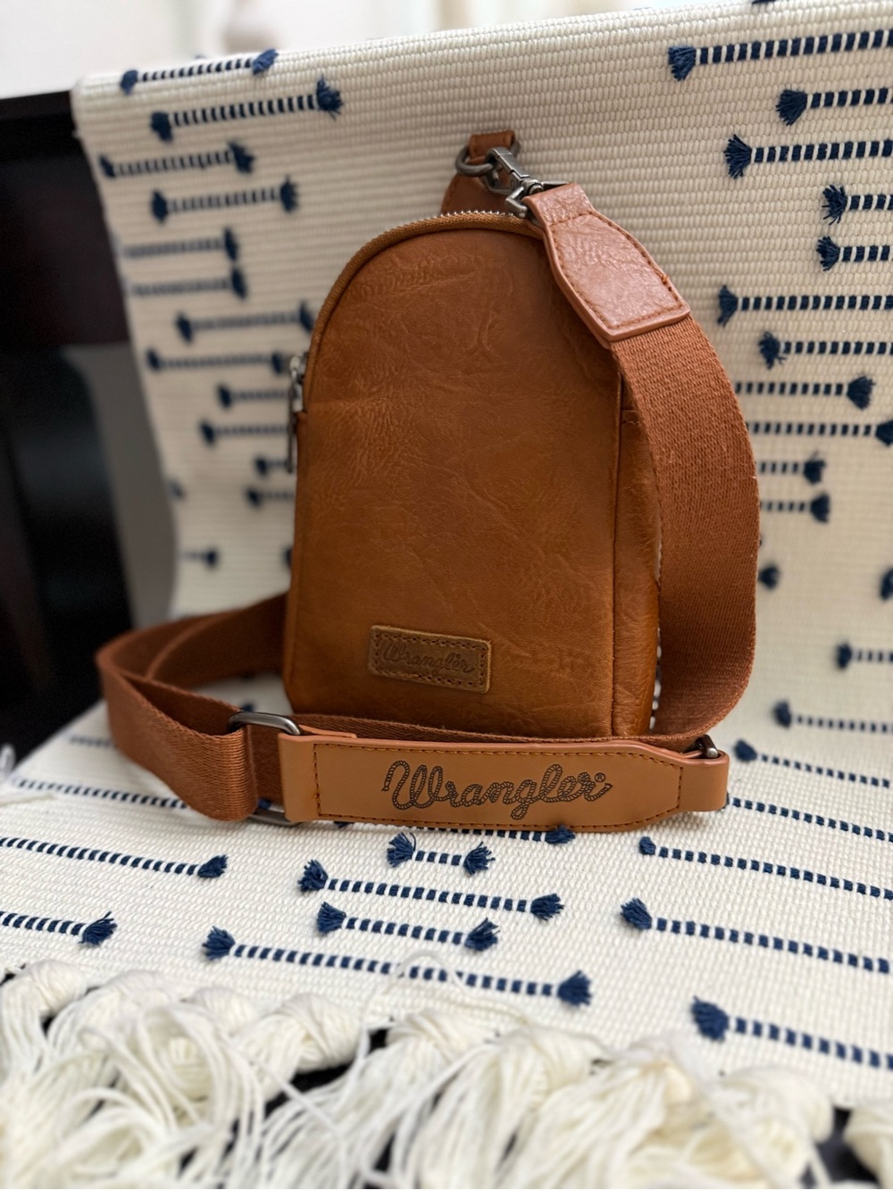 🤎 Wrangler Brown Faux Leather Crossbody Sling Bag - Picture 2 of 6